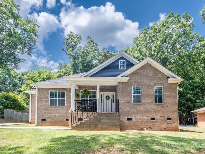 114 Keowee Circle, Indian Trail, NC 28079.  MLS# CAR4280462, YatesRealty ID 34056. Welcome Home!