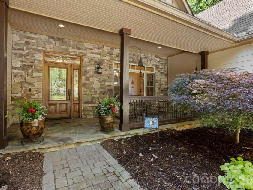 132 Pinnacle Peak Lane, Flat Rock, NC 28731.  MLS# CAR4398546, YatesRealty ID 34056. 