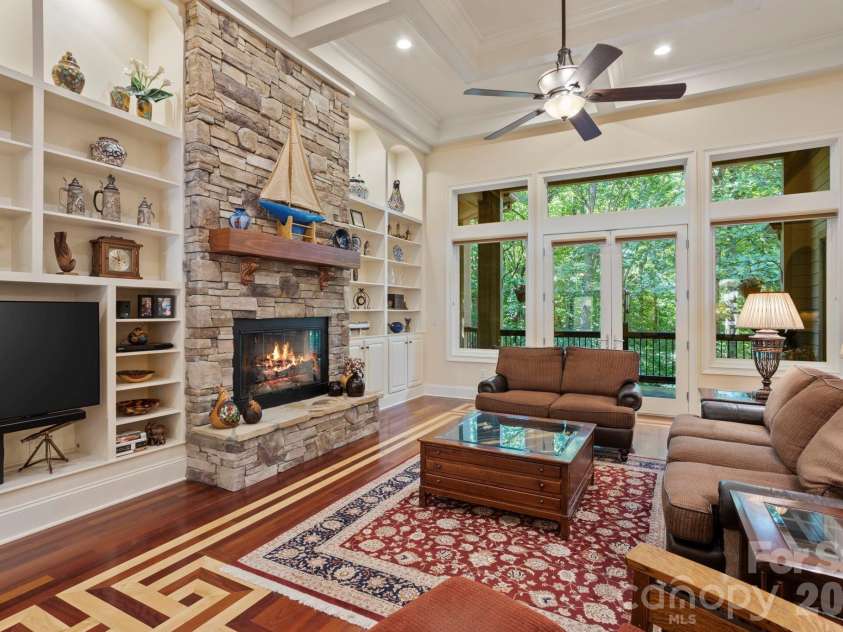 132 Pinnacle Peak Lane, Flat Rock, NC 28731.  MLS# CAR4398546, YatesRealty ID 34056. 