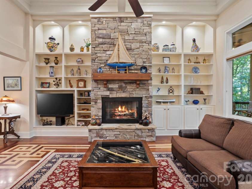 132 Pinnacle Peak Lane, Flat Rock, NC 28731.  MLS# CAR4398546, YatesRealty ID 34056. 