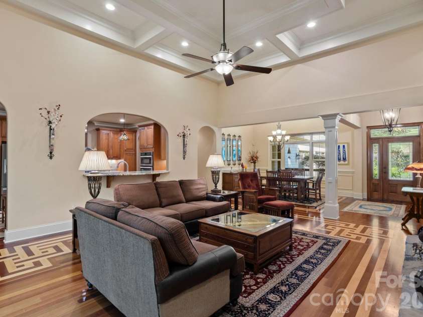 132 Pinnacle Peak Lane, Flat Rock, NC 28731.  MLS# CAR4398546, YatesRealty ID 34056. 