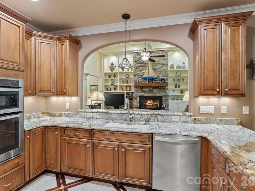 132 Pinnacle Peak Lane, Flat Rock, NC 28731.  MLS# CAR4398546, YatesRealty ID 34056. 