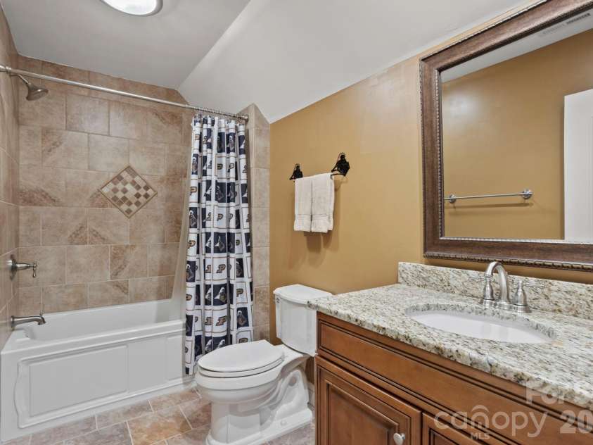 132 Pinnacle Peak Lane, Flat Rock, NC 28731.  MLS# CAR4398546, YatesRealty ID 34056. 