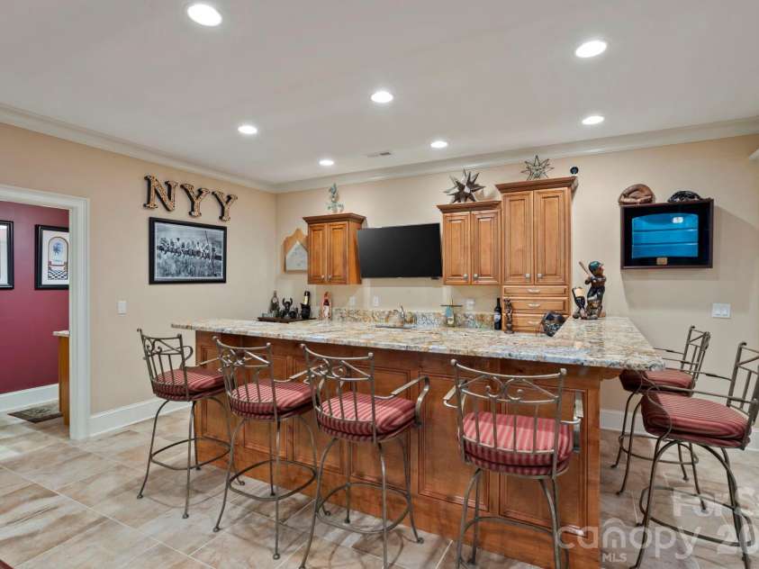 132 Pinnacle Peak Lane, Flat Rock, NC 28731.  MLS# CAR4398546, YatesRealty ID 34056. 