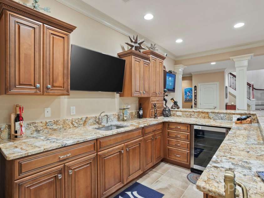 132 Pinnacle Peak Lane, Flat Rock, NC 28731.  MLS# CAR4398546, YatesRealty ID 34056. 