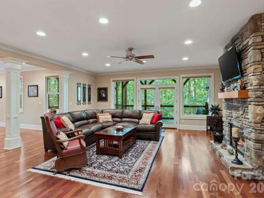 132 Pinnacle Peak Lane, Flat Rock, NC 28731.  MLS# CAR4398546, YatesRealty ID 34056. 