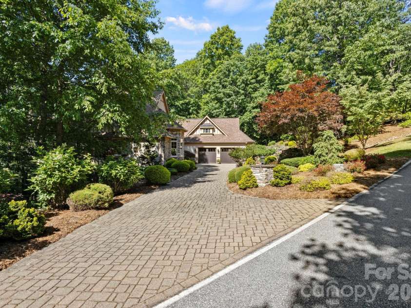 132 Pinnacle Peak Lane, Flat Rock, NC 28731.  MLS# CAR4398546, YatesRealty ID 34056. 
