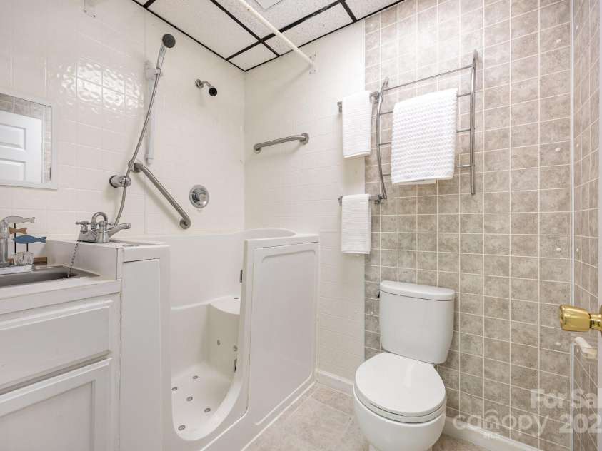 115 Trails End Lane, New London, NC 28127.  MLS# CAR4281214, YatesRealty ID 34059. Step in tub