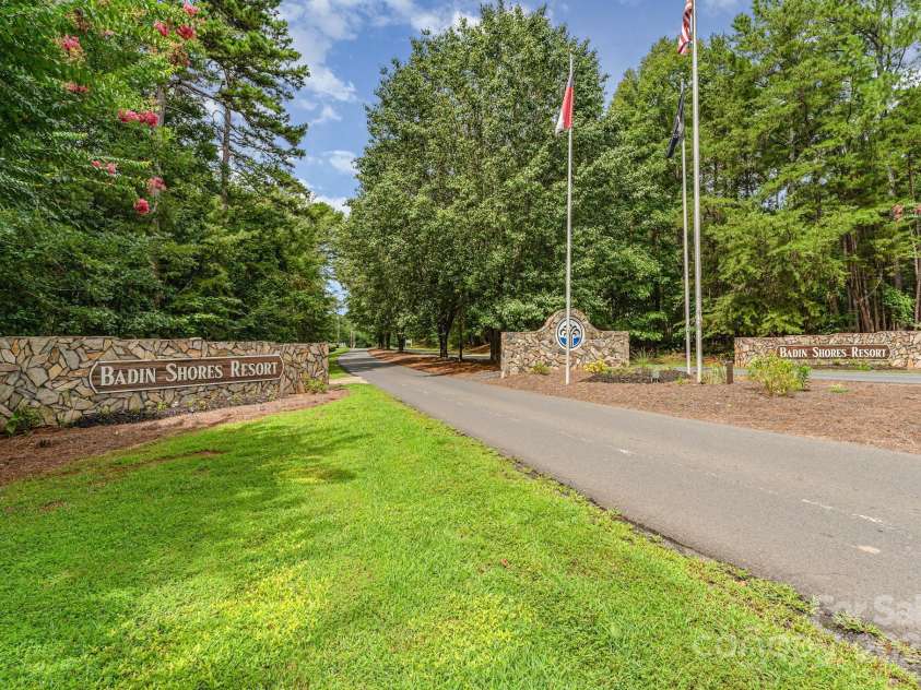 115 Trails End Lane, New London, NC 28127.  MLS# CAR4281214, YatesRealty ID 34059. Welcome to Badin Shores Resort