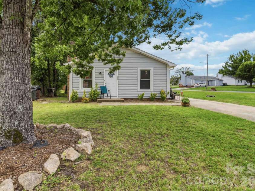 978 Southland Drive, Rock Hill, SC 29730.  MLS# CAR4390104, YatesRealty ID 34059. 