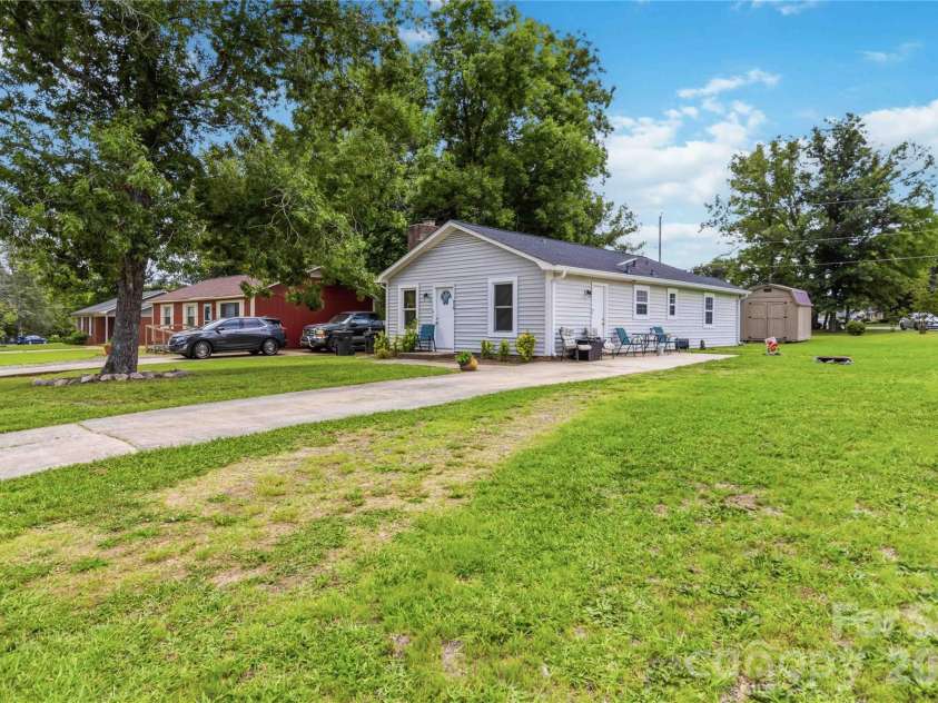 978 Southland Drive, Rock Hill, SC 29730.  MLS# CAR4390104, YatesRealty ID 34059. 