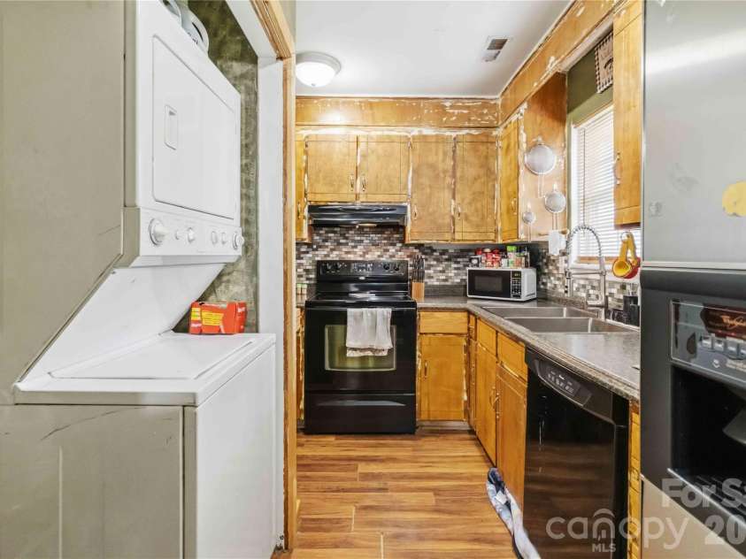978 Southland Drive, Rock Hill, SC 29730.  MLS# CAR4390104, YatesRealty ID 34059. 
