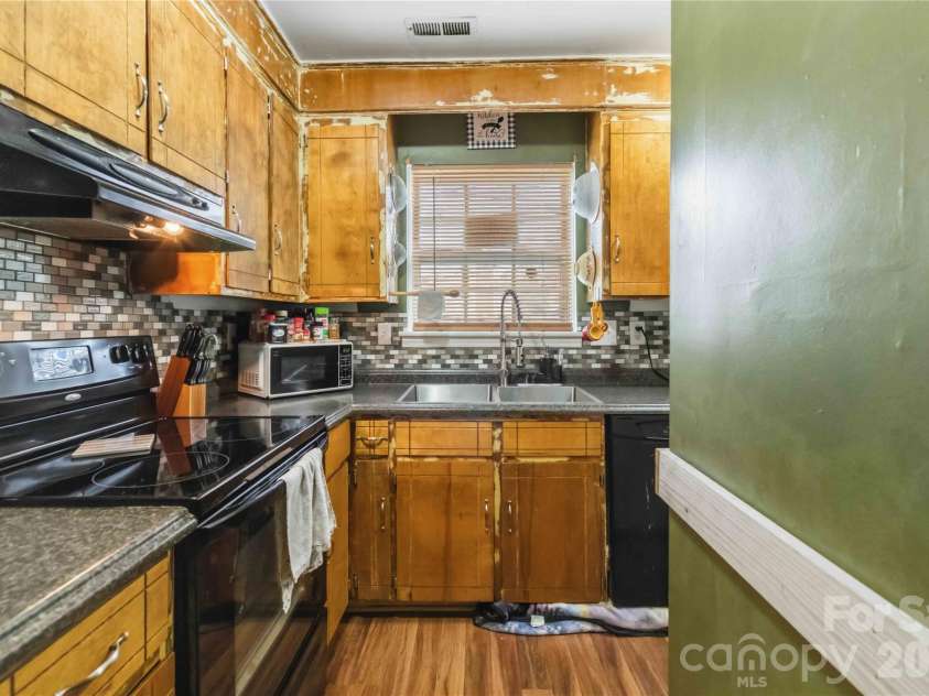 978 Southland Drive, Rock Hill, SC 29730.  MLS# CAR4390104, YatesRealty ID 34059. 