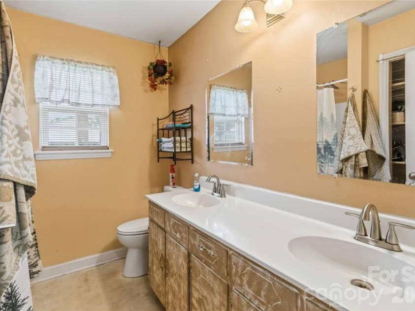 978 Southland Drive, Rock Hill, SC 29730.  MLS# CAR4390104, YatesRealty ID 34059. 