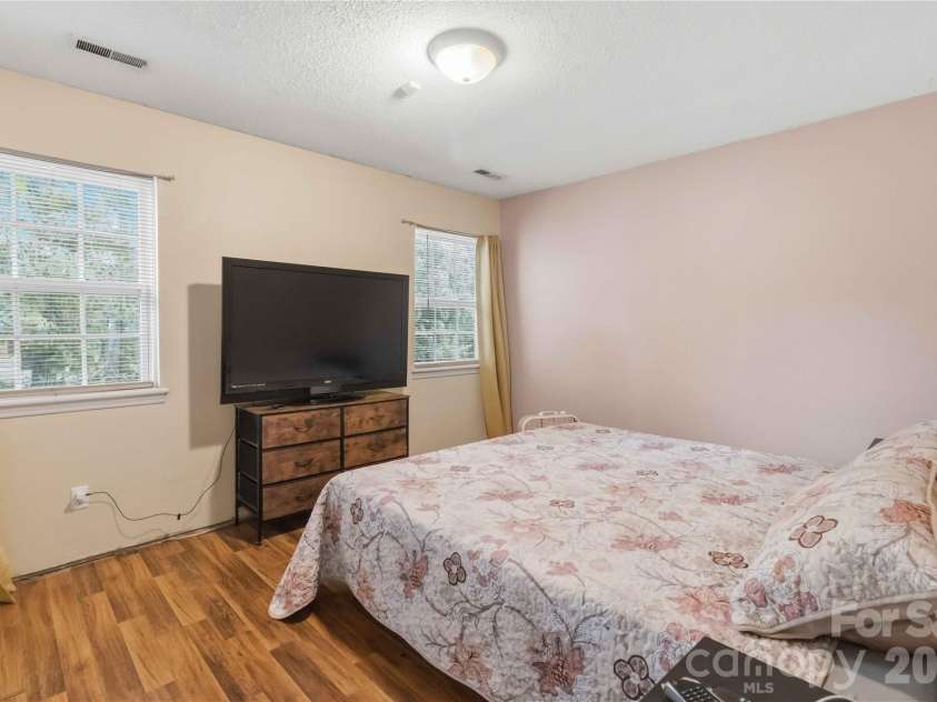 978 Southland Drive, Rock Hill, SC 29730.  MLS# CAR4390104, YatesRealty ID 34059. 