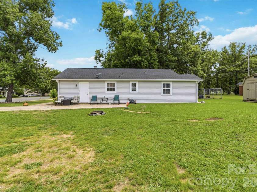 978 Southland Drive, Rock Hill, SC 29730.  MLS# CAR4390104, YatesRealty ID 34059. 