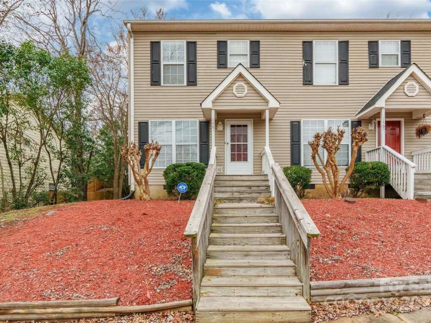 1461 Flintwood Drive, Rock Hill, SC 29732.  MLS# CAR4222230, YatesRealty ID 3406. 