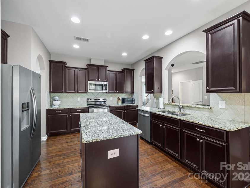 6030 Thorburn Way, Belmont, NC 28012.  MLS# CAR4292026, YatesRealty ID 34061. Large Island, Granite Countertops, & Ample Storage