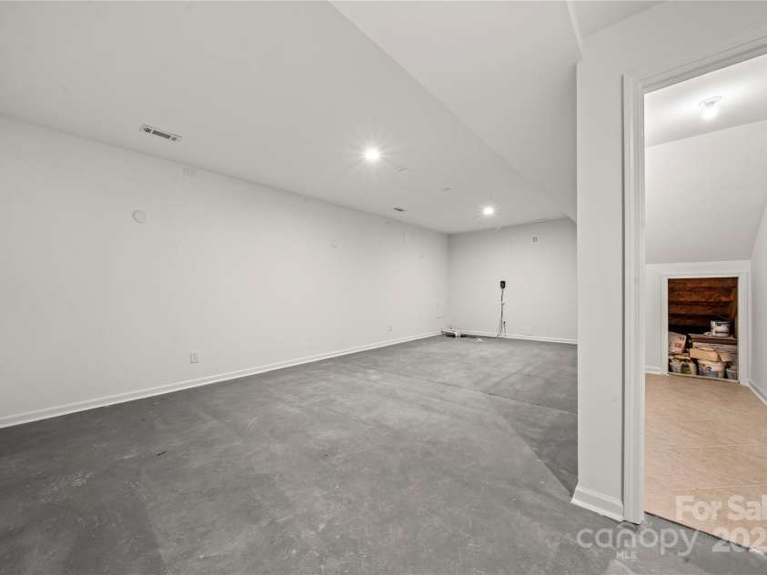 12135 Jumper Drive, Mint Hill, NC 28227.  MLS# CAR4203632, YatesRealty ID 34062. Utility room