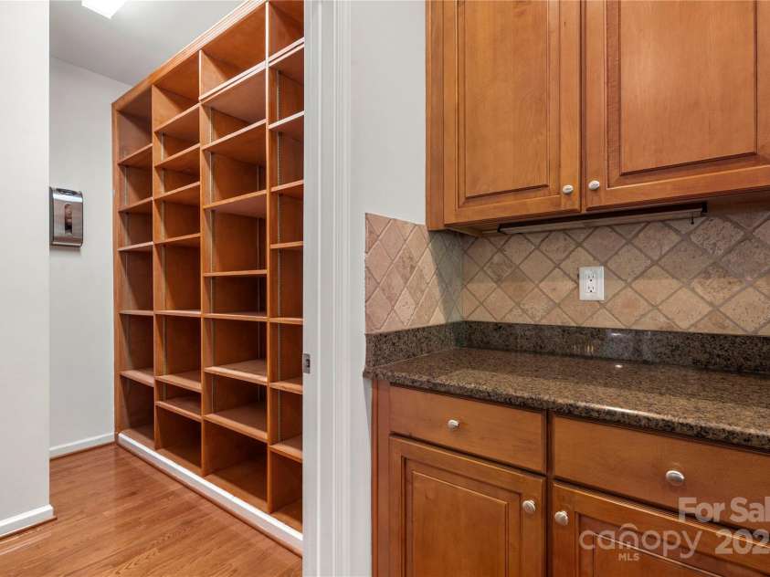 12135 Jumper Drive, Mint Hill, NC 28227.  MLS# CAR4203632, YatesRealty ID 34062. Walk-in pantry