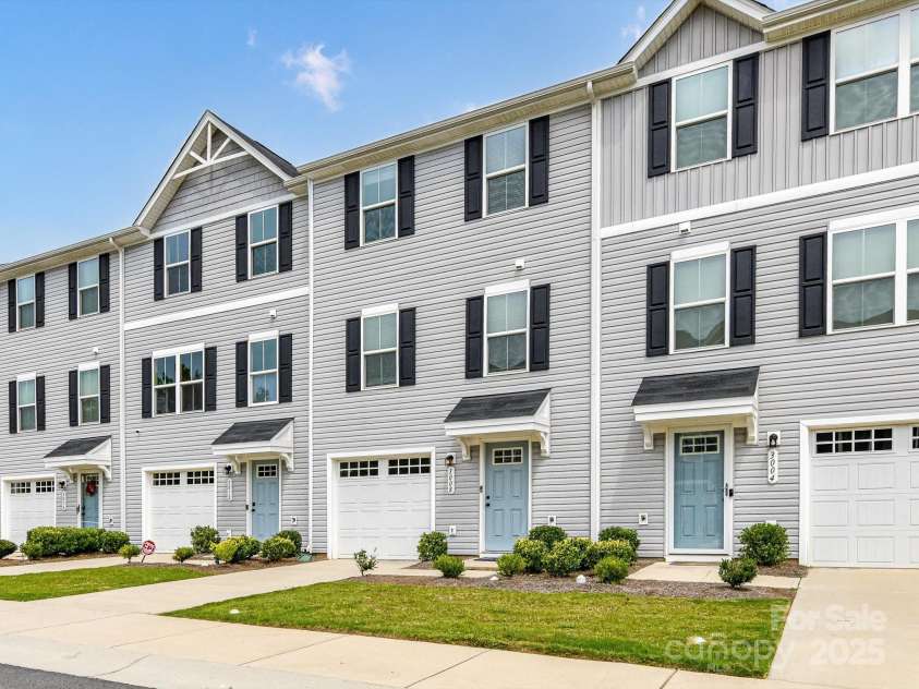 3008 Killick Terrace, Charlotte, NC 28269.  MLS# CAR4293773, YatesRealty ID 34063. 