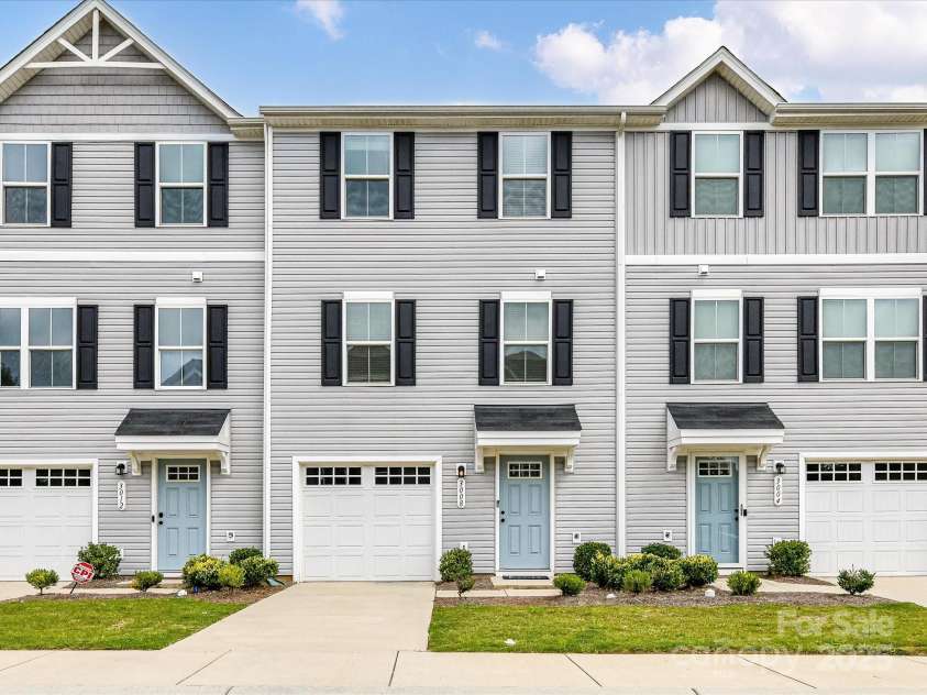 3008 Killick Terrace, Charlotte, NC 28269.  MLS# CAR4293773, YatesRealty ID 34063. 