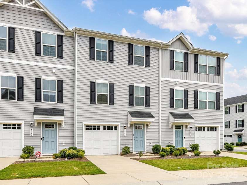 3008 Killick Terrace, Charlotte, NC 28269.  MLS# CAR4293773, YatesRealty ID 34063. 