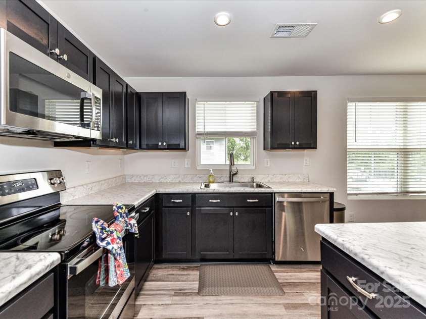 3008 Killick Terrace, Charlotte, NC 28269.  MLS# CAR4293773, YatesRealty ID 34063. 