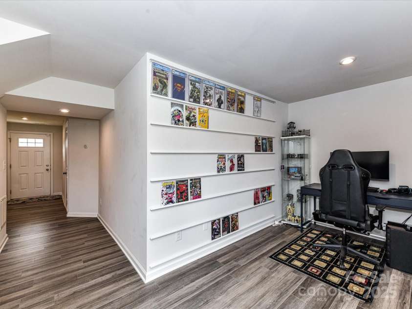 3008 Killick Terrace, Charlotte, NC 28269.  MLS# CAR4293773, YatesRealty ID 34063. Flex Space