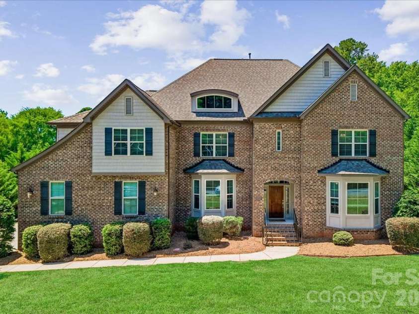 836 Elizabeth Lane, Matthews, NC 28105.  MLS# CAR4395250, YatesRealty ID 34064. 