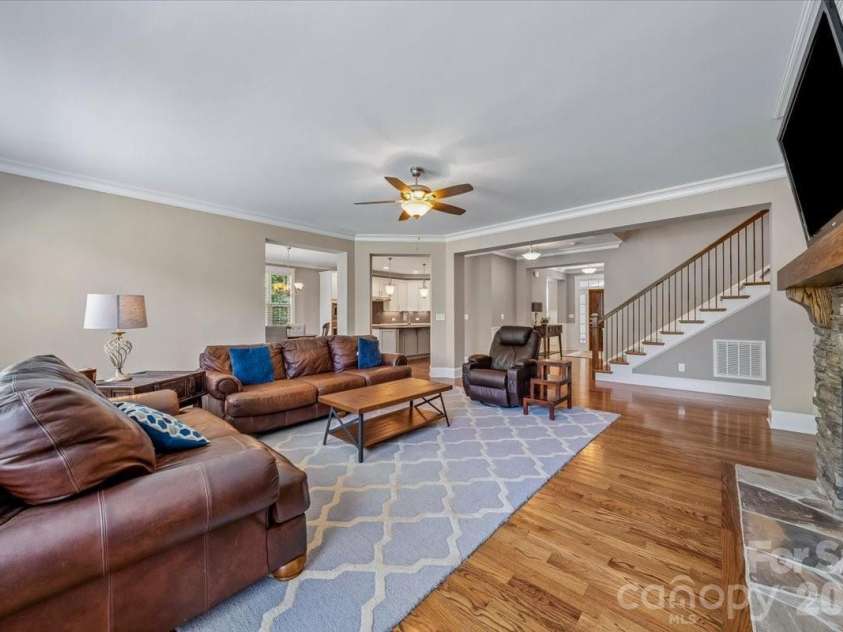836 Elizabeth Lane, Matthews, NC 28105.  MLS# CAR4395250, YatesRealty ID 34064. 