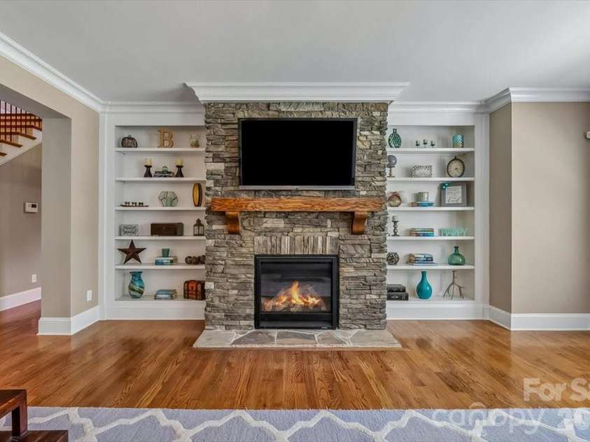 836 Elizabeth Lane, Matthews, NC 28105.  MLS# CAR4395250, YatesRealty ID 34064. 