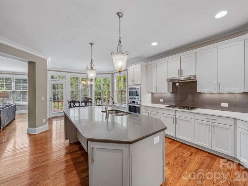 836 Elizabeth Lane, Matthews, NC 28105.  MLS# CAR4395250, YatesRealty ID 34064. 