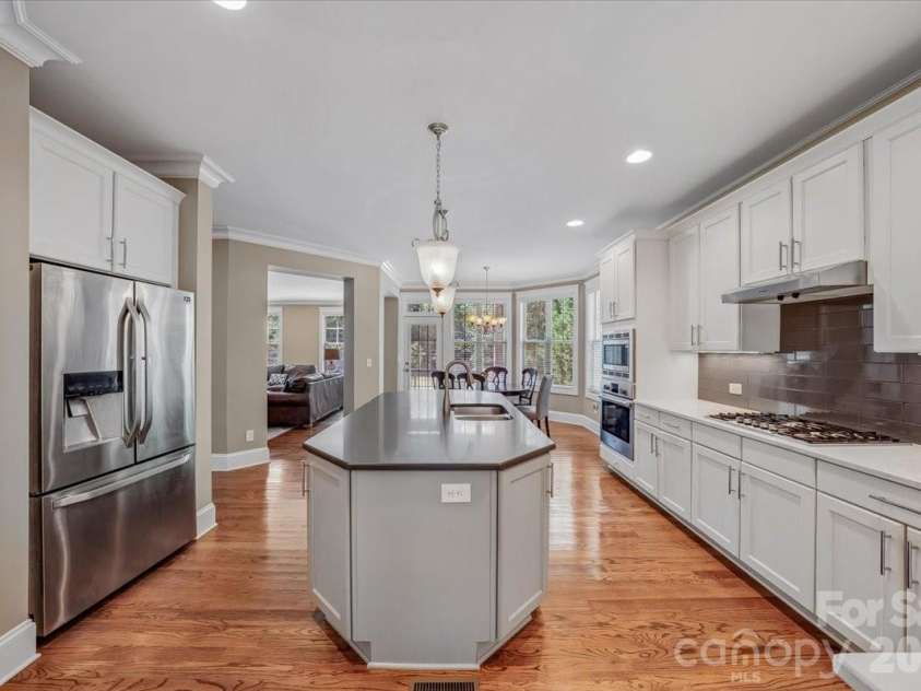 836 Elizabeth Lane, Matthews, NC 28105.  MLS# CAR4395250, YatesRealty ID 34064. 