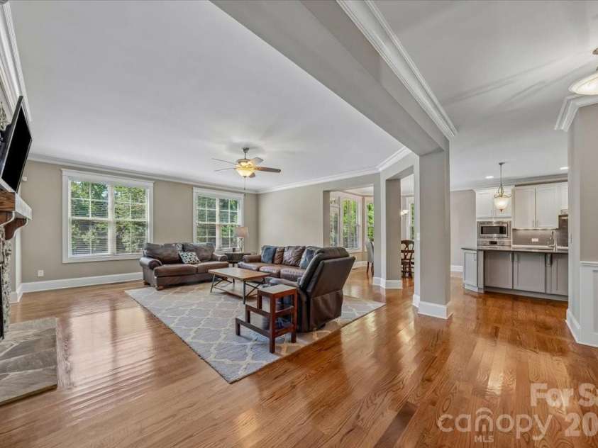 836 Elizabeth Lane, Matthews, NC 28105.  MLS# CAR4395250, YatesRealty ID 34064. 