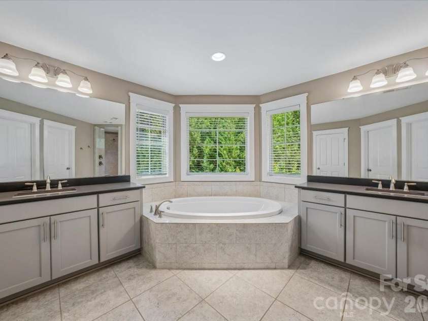 836 Elizabeth Lane, Matthews, NC 28105.  MLS# CAR4395250, YatesRealty ID 34064. 