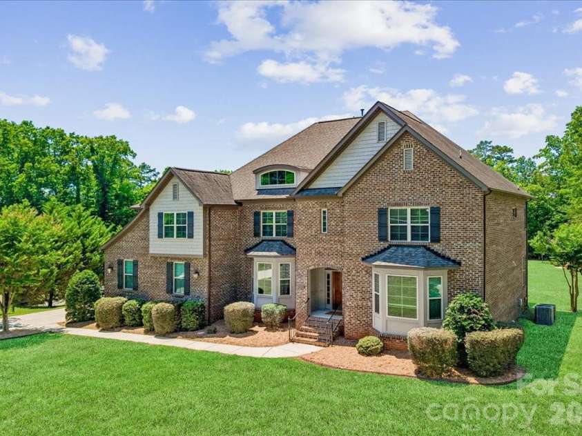 836 Elizabeth Lane, Matthews, NC 28105.  MLS# CAR4395250, YatesRealty ID 34064. 