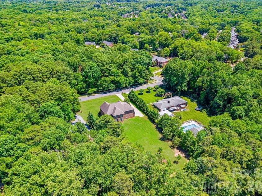 836 Elizabeth Lane, Matthews, NC 28105.  MLS# CAR4395250, YatesRealty ID 34064. 