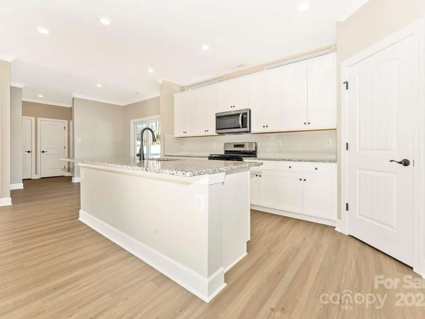 3453 Robindale Drive, Winston Salem, NC 27107.  MLS# CAR4295134, YatesRealty ID 34065. 