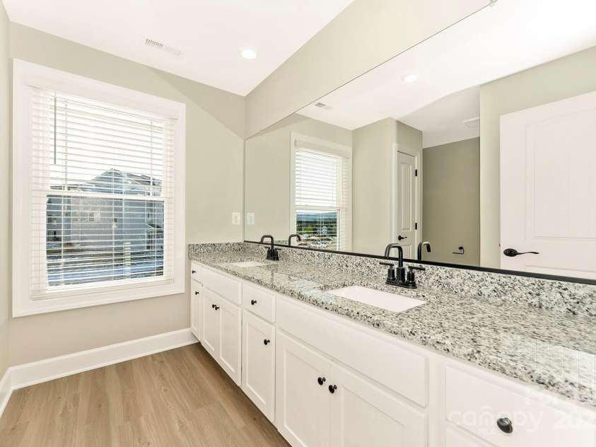 3453 Robindale Drive, Winston Salem, NC 27107.  MLS# CAR4295134, YatesRealty ID 34065. 