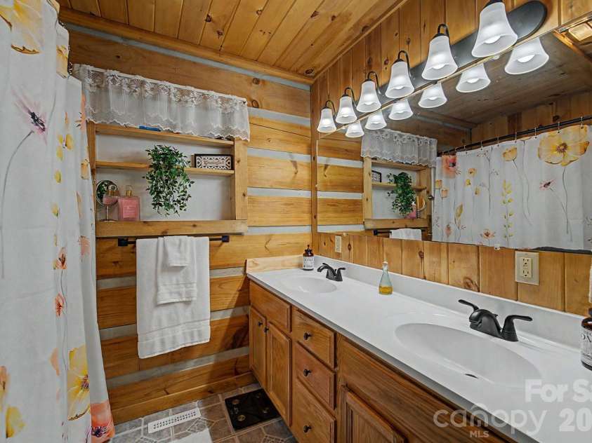 538 East Fork Road, Sylva, NC 28779.  MLS# CAR4395980, YatesRealty ID 34065. 