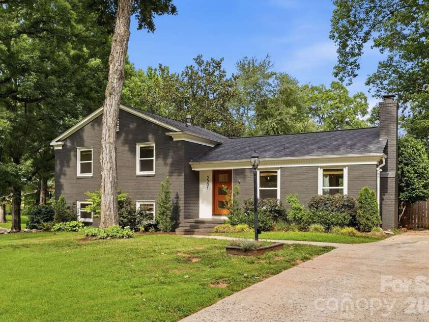 5301 Glenham Drive, Charlotte, NC 28210.  MLS# CAR4396260, YatesRealty ID 34068. 