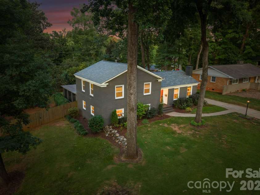 5301 Glenham Drive, Charlotte, NC 28210.  MLS# CAR4396260, YatesRealty ID 34068. 