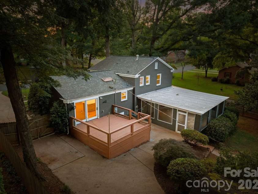 5301 Glenham Drive, Charlotte, NC 28210.  MLS# CAR4396260, YatesRealty ID 34068. 