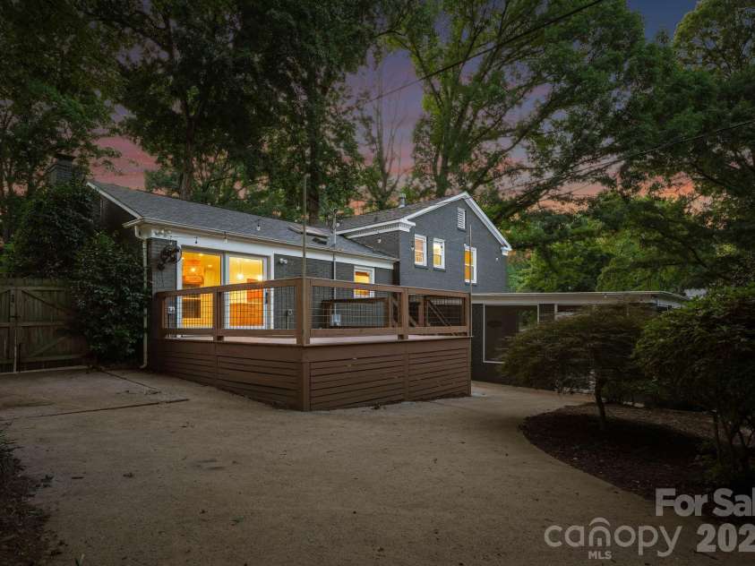 5301 Glenham Drive, Charlotte, NC 28210.  MLS# CAR4396260, YatesRealty ID 34068. 