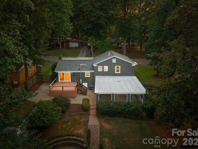5301 Glenham Drive, Charlotte, NC 28210.  MLS# CAR4396260, YatesRealty ID 34068. 