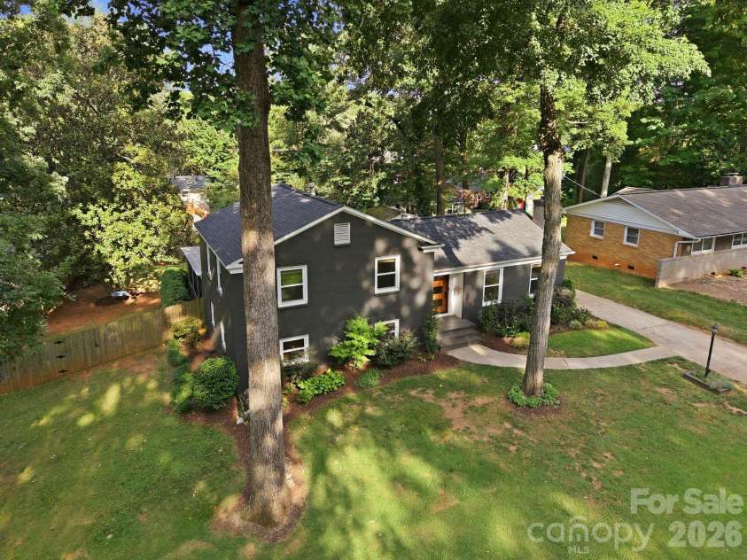 5301 Glenham Drive, Charlotte, NC 28210.  MLS# CAR4396260, YatesRealty ID 34068. 