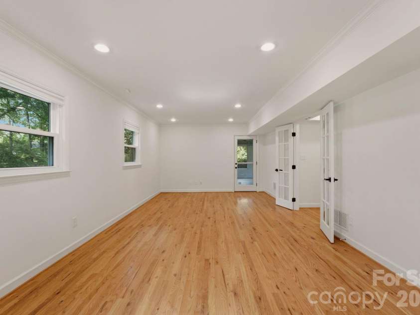 5301 Glenham Drive, Charlotte, NC 28210.  MLS# CAR4396260, YatesRealty ID 34068. Den/Flex Space (lower level) 