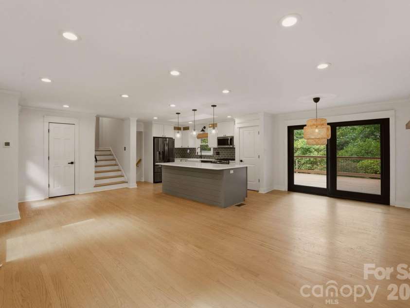 5301 Glenham Drive, Charlotte, NC 28210.  MLS# CAR4396260, YatesRealty ID 34068. Kitchen, Living Room, Main Level