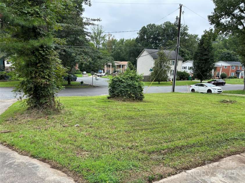 5516 Ilford Street, Charlotte, NC 28215.  MLS# CAR4295185, YatesRealty ID 34068. 
